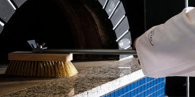 Limpeza perfeita do forno com escovas e utensílios Gi.Metal