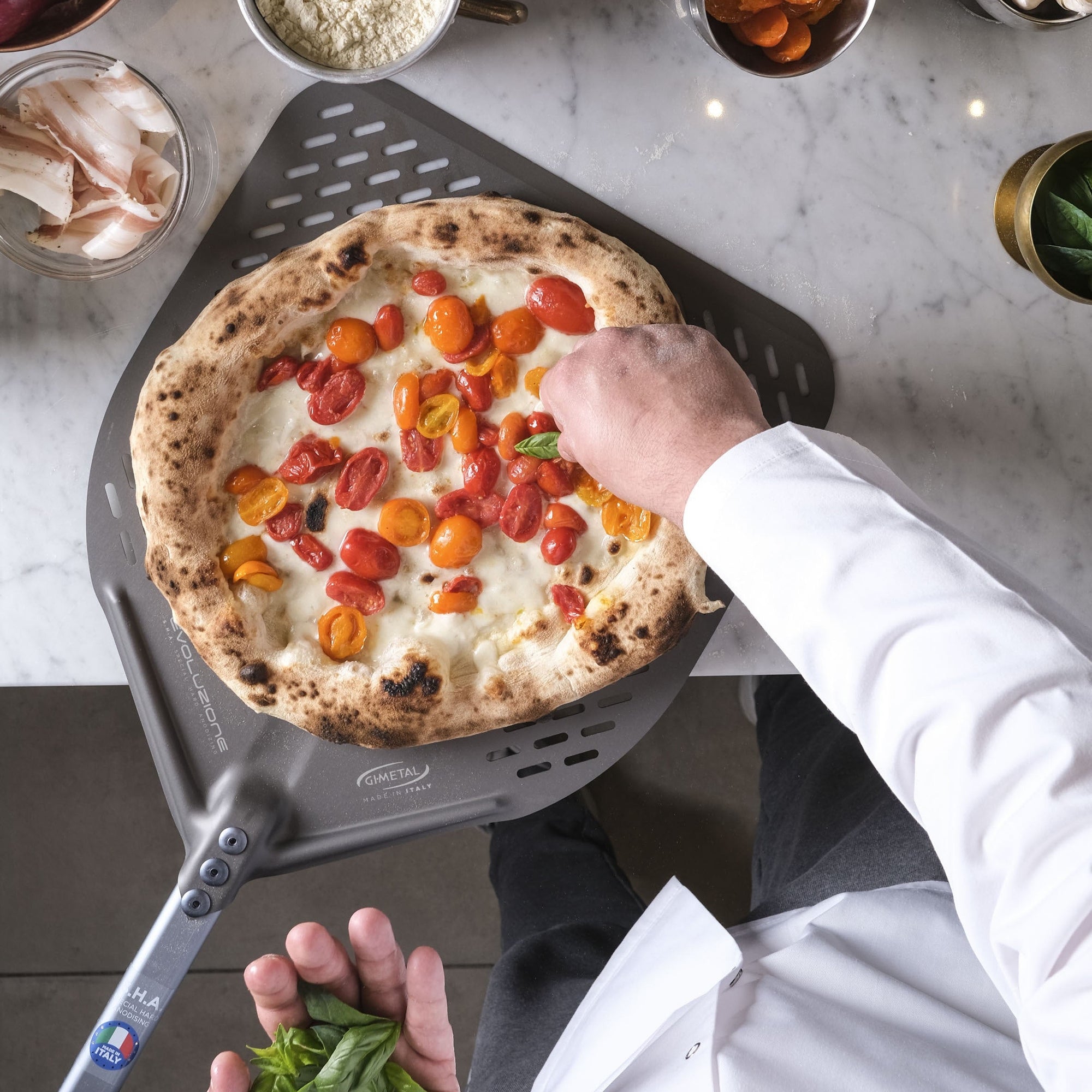 Pá para enfornar pizza alumínio perfurada retangular - Linha Evoluzione